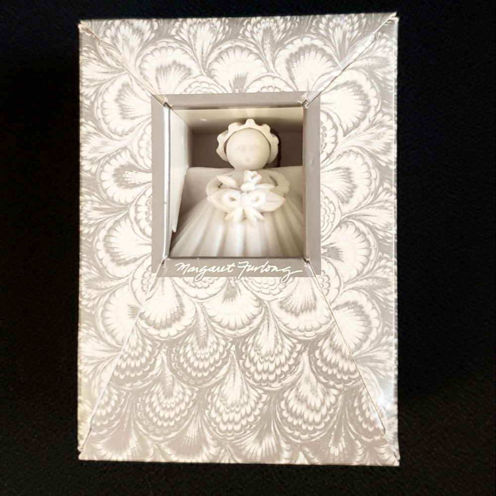 Retired 1987 Margaret Furlong 3" Bouquet Angel